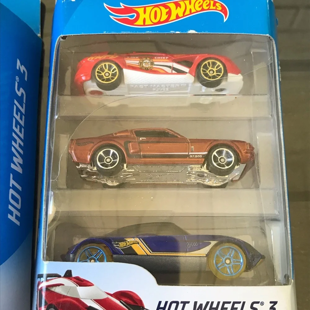 3 Pack Hot Wheels Lot of 2 - 6 total pieces (B)